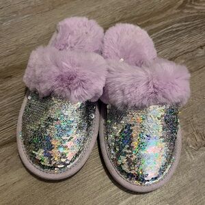 PreLoved. Girls size 12/13 sequin slippers